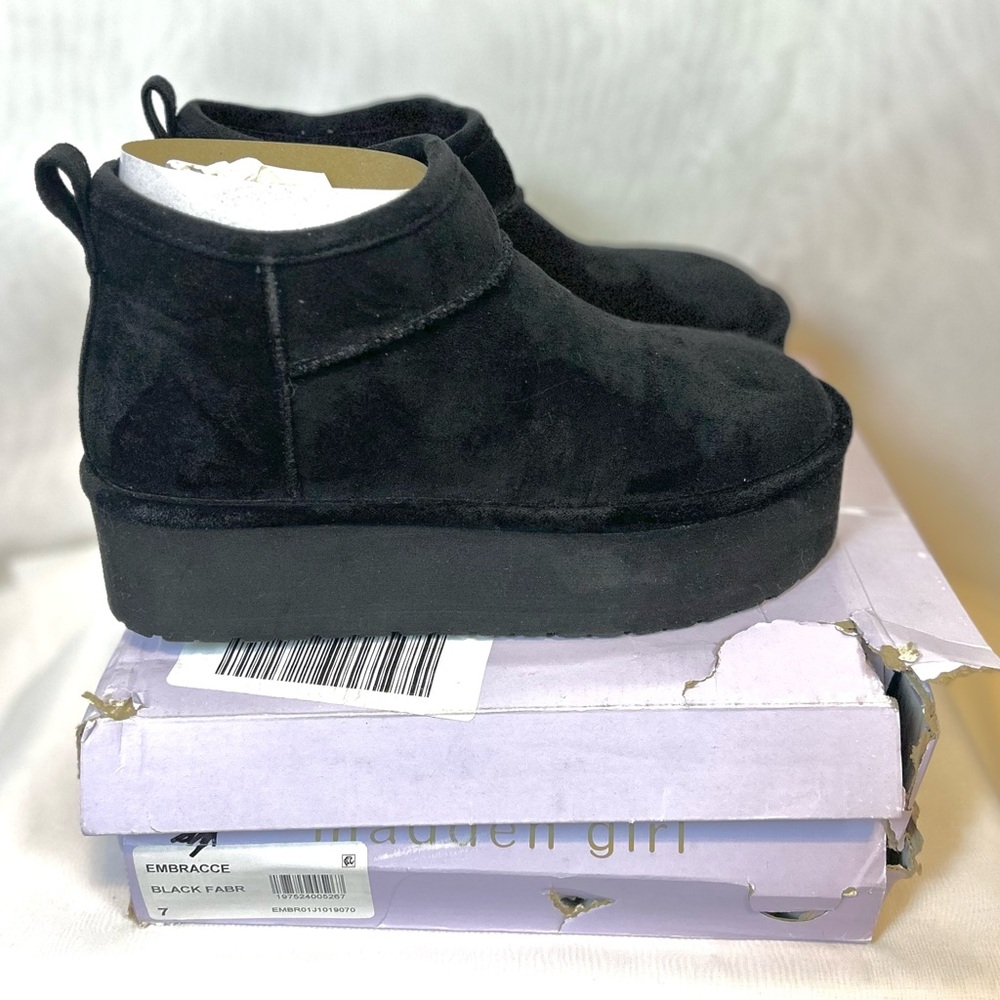 New Madden Girl Embrace Black Suede Platdorm Ankle Boots / Size 7